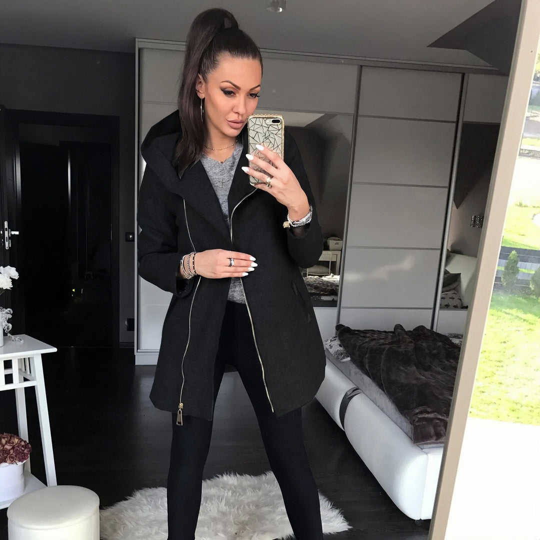 EB | Modische und Minimalistische Winterjacke