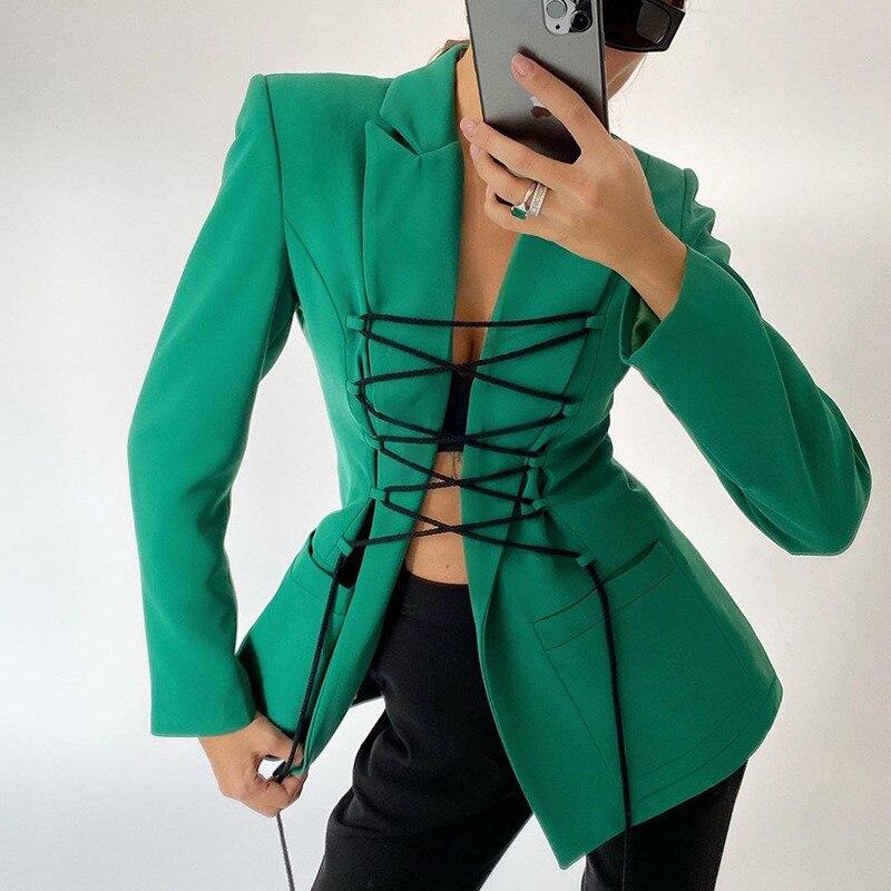 EB | Blazer mit langen Ärmeln, schwarzen Schnürungen und stilvollen Taschen