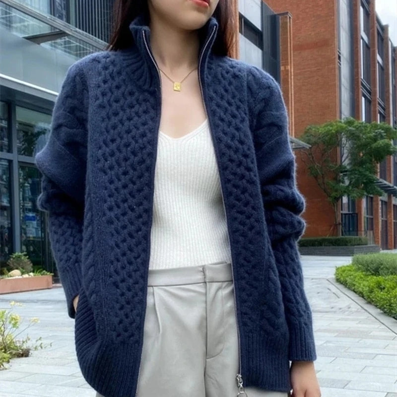 EB | Modische und Minimalistische Winterjacke