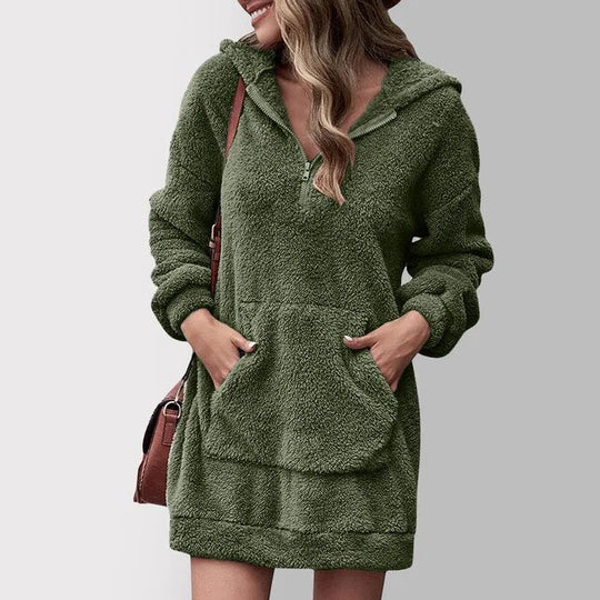 EB | Flauschiges Kapuzensweatkleid