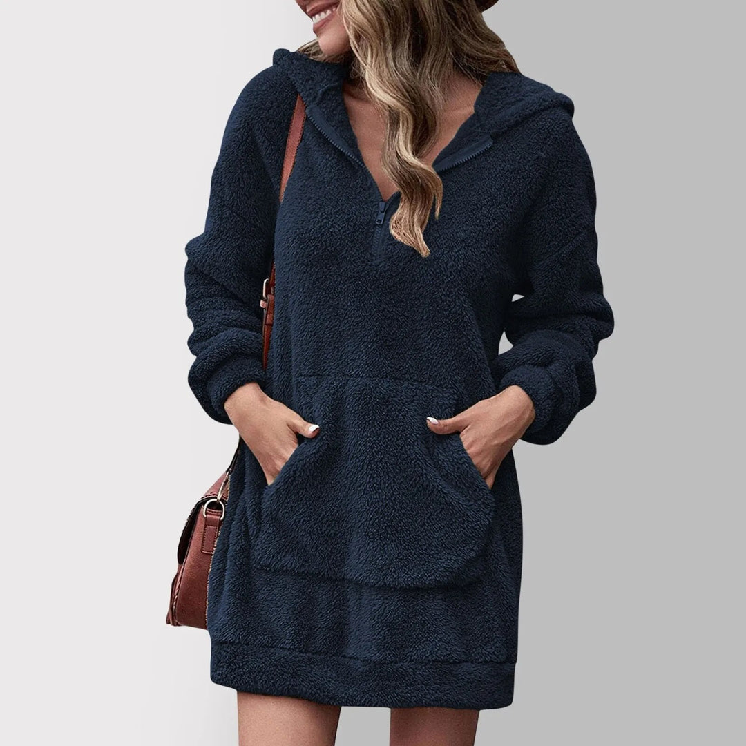EB | Flauschiges Kapuzensweatkleid