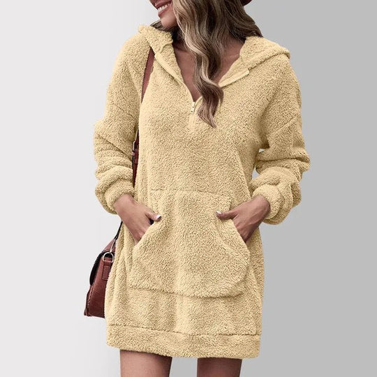 EB | Flauschiges Kapuzensweatkleid