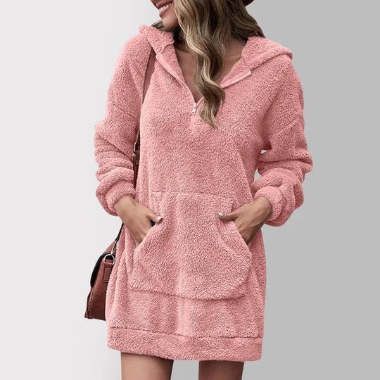 EB | Flauschiges Pulloverkleid mit Kapuze