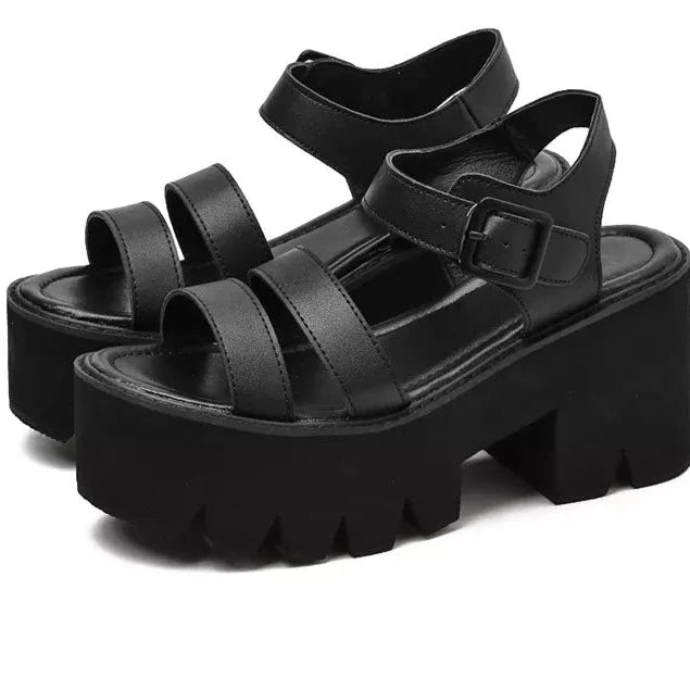 EB | Schwarze Plattform Chunky Sandalen