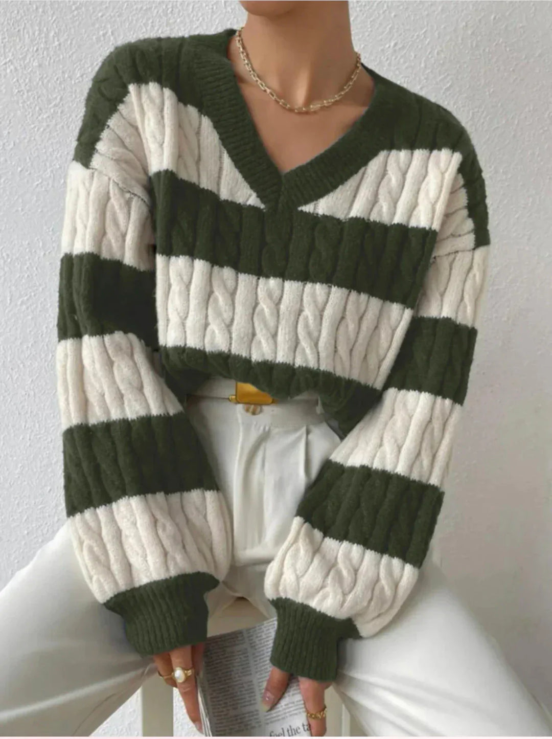 EB | Gestreifter eleganter Pullover mit V-Ausschnitt