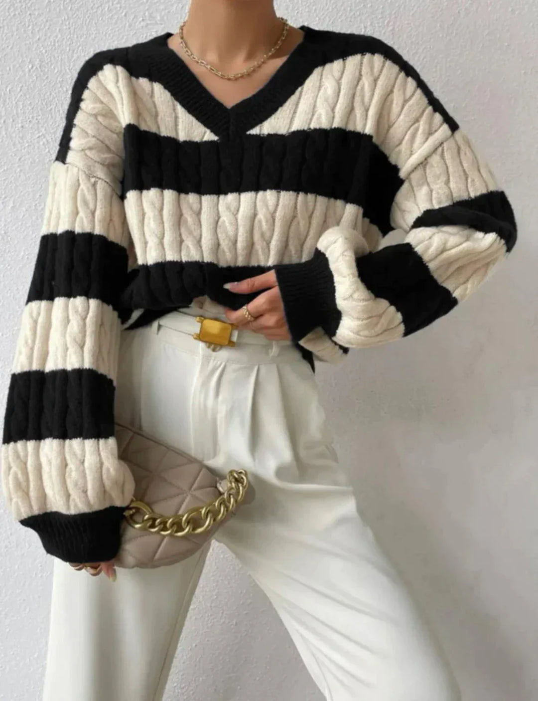 EB | Gestreifter eleganter Pullover mit V-Ausschnitt