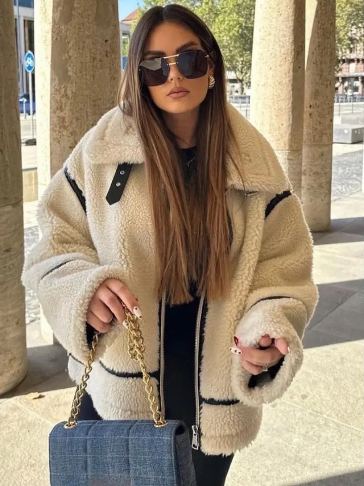 EB | Vielseitige Teddyjacke für Frauen