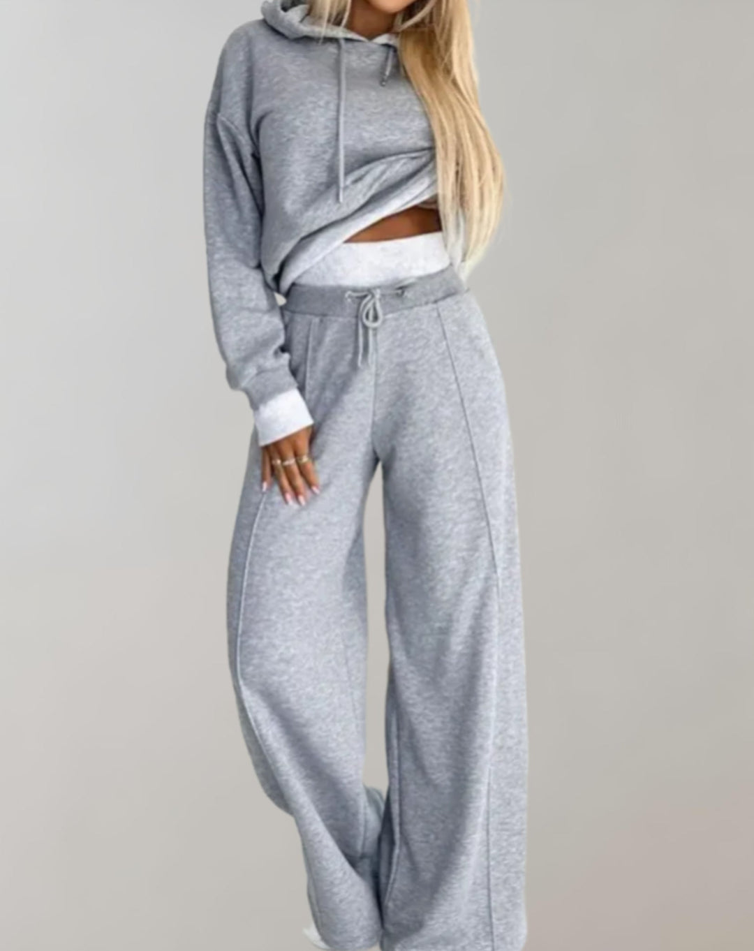 EB | Delige Set von Einem Zweifarbigen Hoodie und Einer Hose mit Weitem Bein