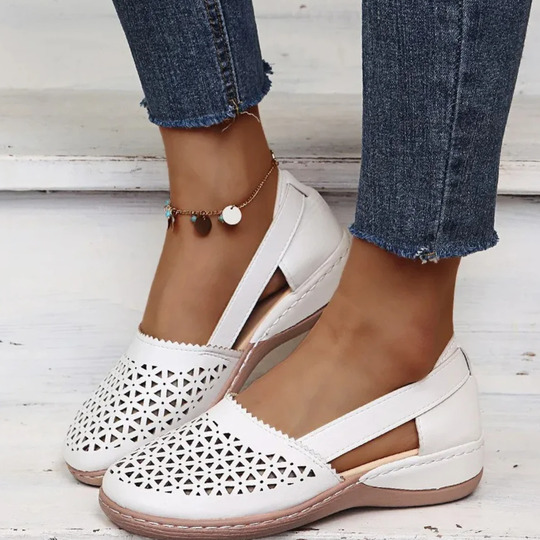 EB | Perforierte Slip-On Ballerinas