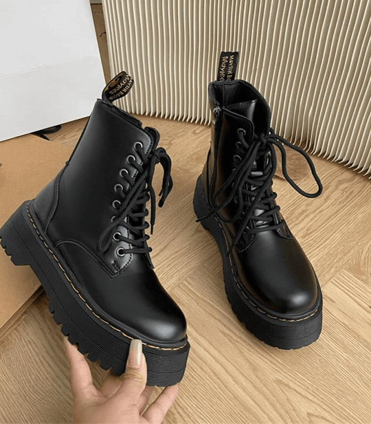 Lederstiefel - Schnürschuhe - Schwarz - Chunky Stiefel - Damenstiefel EB