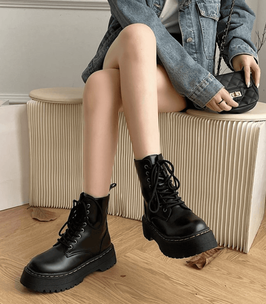 Lederstiefel - Schnürschuhe - Schwarz - Chunky Stiefel - Damenstiefel EB