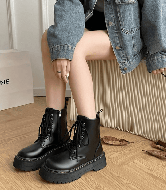 Lederstiefel - Schnürschuhe - Schwarz - Chunky Stiefel - Damenstiefel EB