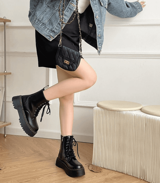 Lederstiefel - Schnürschuhe - Schwarz - Chunky Stiefel - Damenstiefel EB