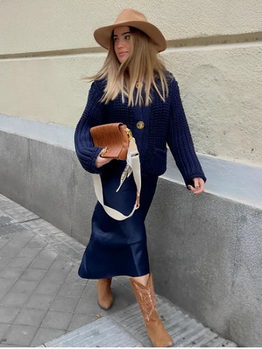 EB | Damen Strickcardigan mit goldenen Knöpfen und Vordertaschen im leichten Design