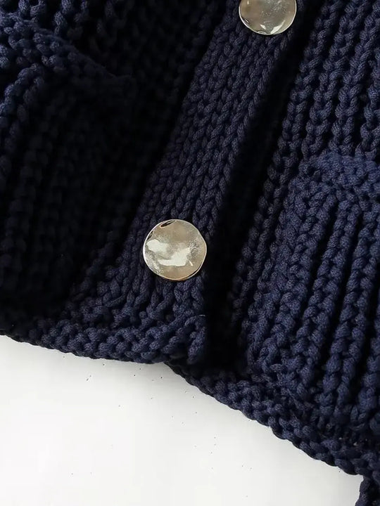 EB | Damen Strickcardigan mit goldenen Knöpfen und Vordertaschen im leichten Design