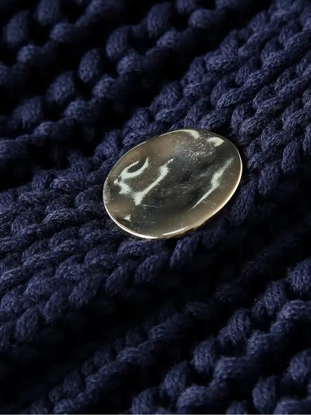 EB | Damen Strickcardigan mit goldenen Knöpfen und Vordertaschen im leichten Design