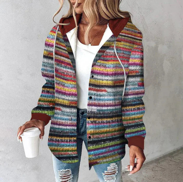 EB | Outdoor-Bekleidung Mit Kapuze Und Elegantem Aufdruck