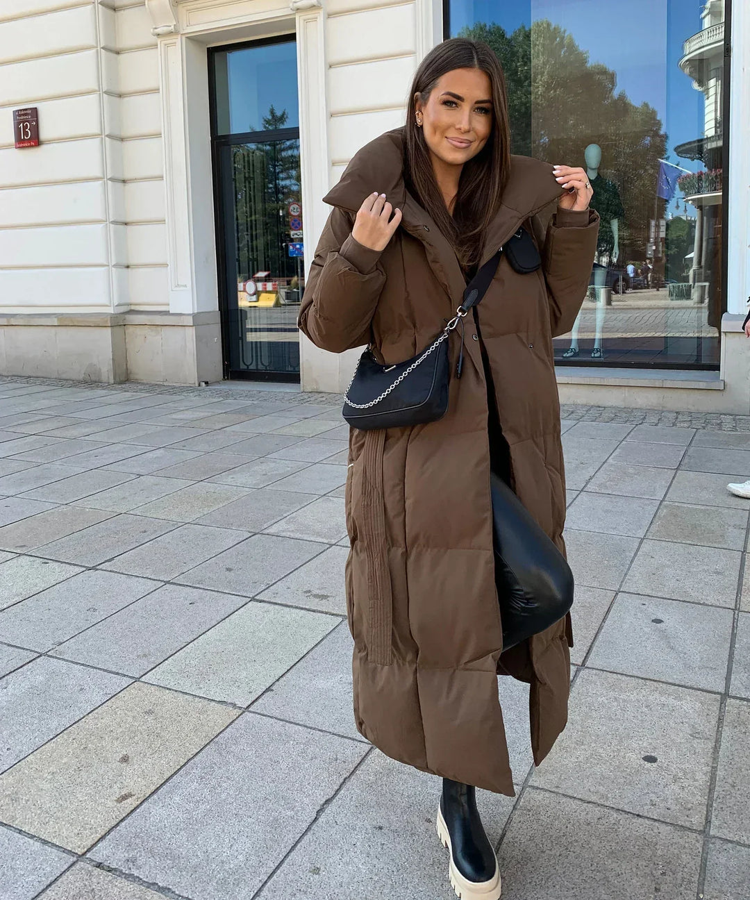 EB | Gepolsterte Damen Pufferjacke mit Gürtel und Hochkragen