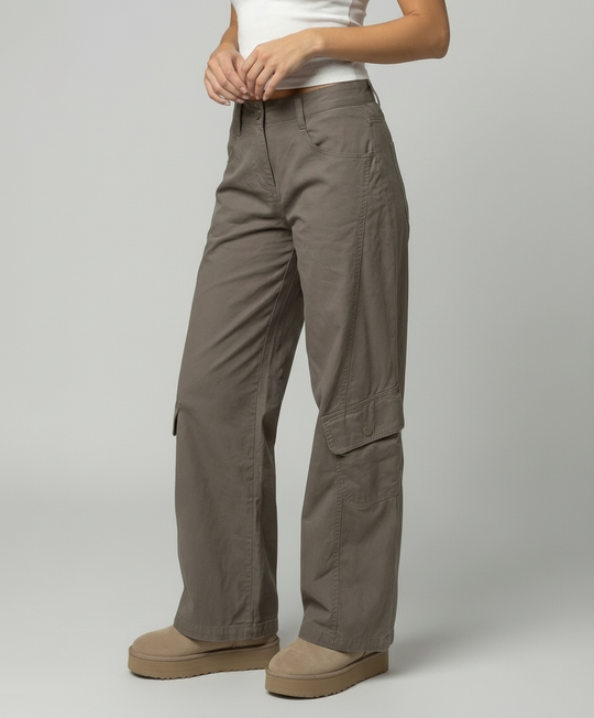 Damen hochgeschnittene Cargo-Hose mit weitem Bein, aufgesetzten Klappentaschen und Ziernähten EB