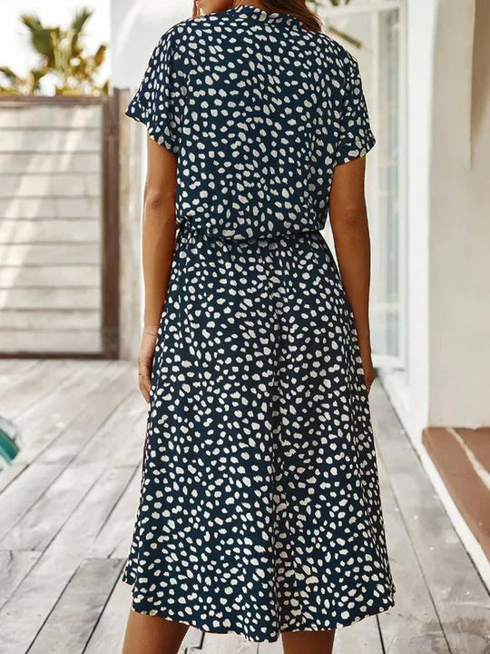 EB | Elegantes Kurzärmliges Hemdblusenkleid mit Polka Dots und Kordelzug In Der Taille