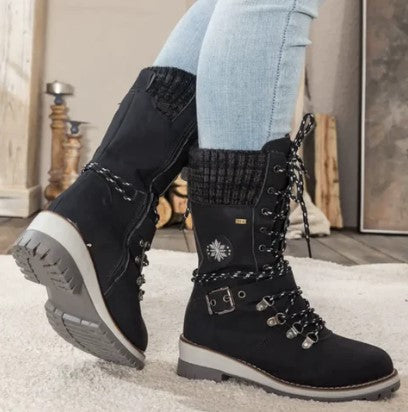 EB | Knöchelhohe Strickstiefel mit Schnürsenkeln, Reißverschluss und Riemen