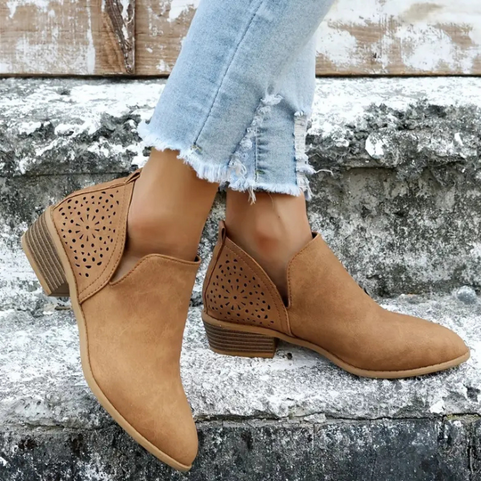 Klassische ausgehöhlte Stiefel für Damen EB