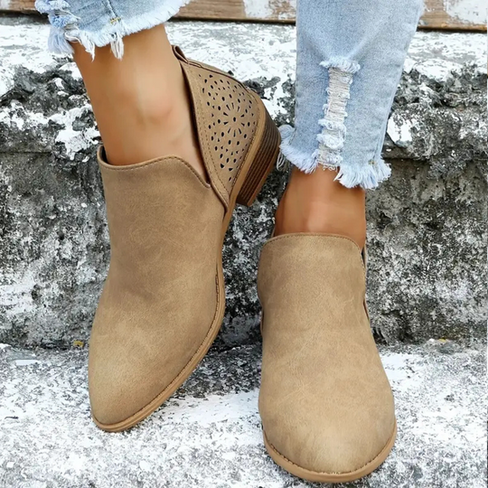 Klassische ausgehöhlte Stiefel für Damen EB