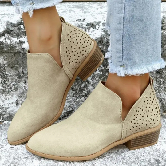 Klassische ausgehöhlte Stiefel für Damen EB