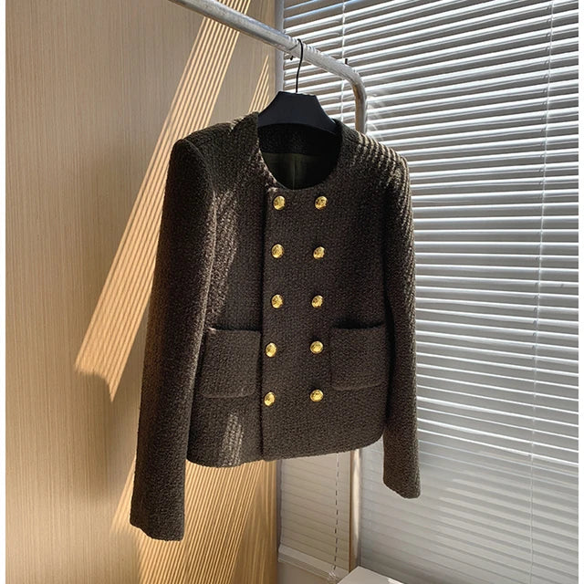 EB | Modische und Minimalistische Winterjacke