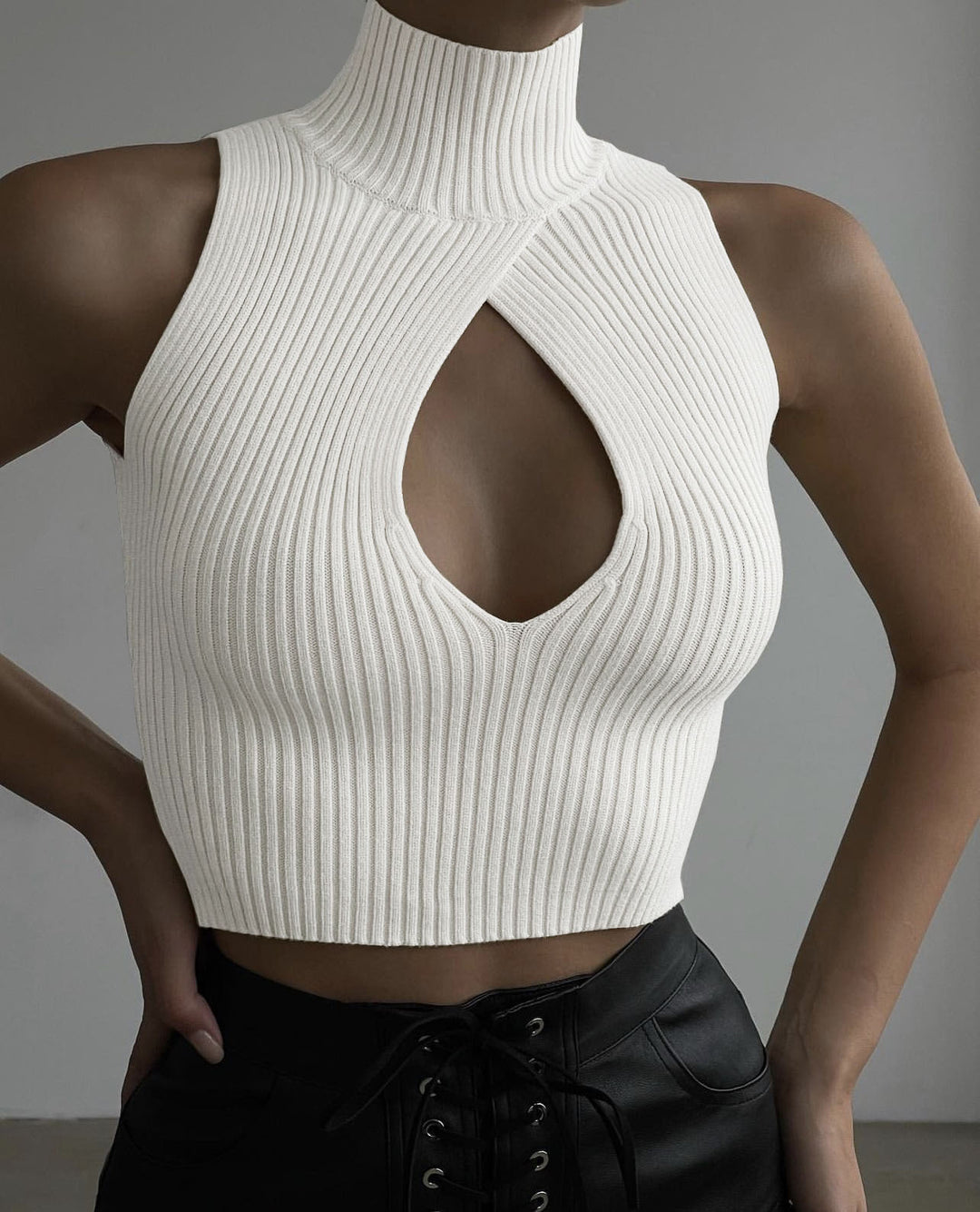Damen Crop-Top mit hohem Kragen und tiefem Ausschnitt EB