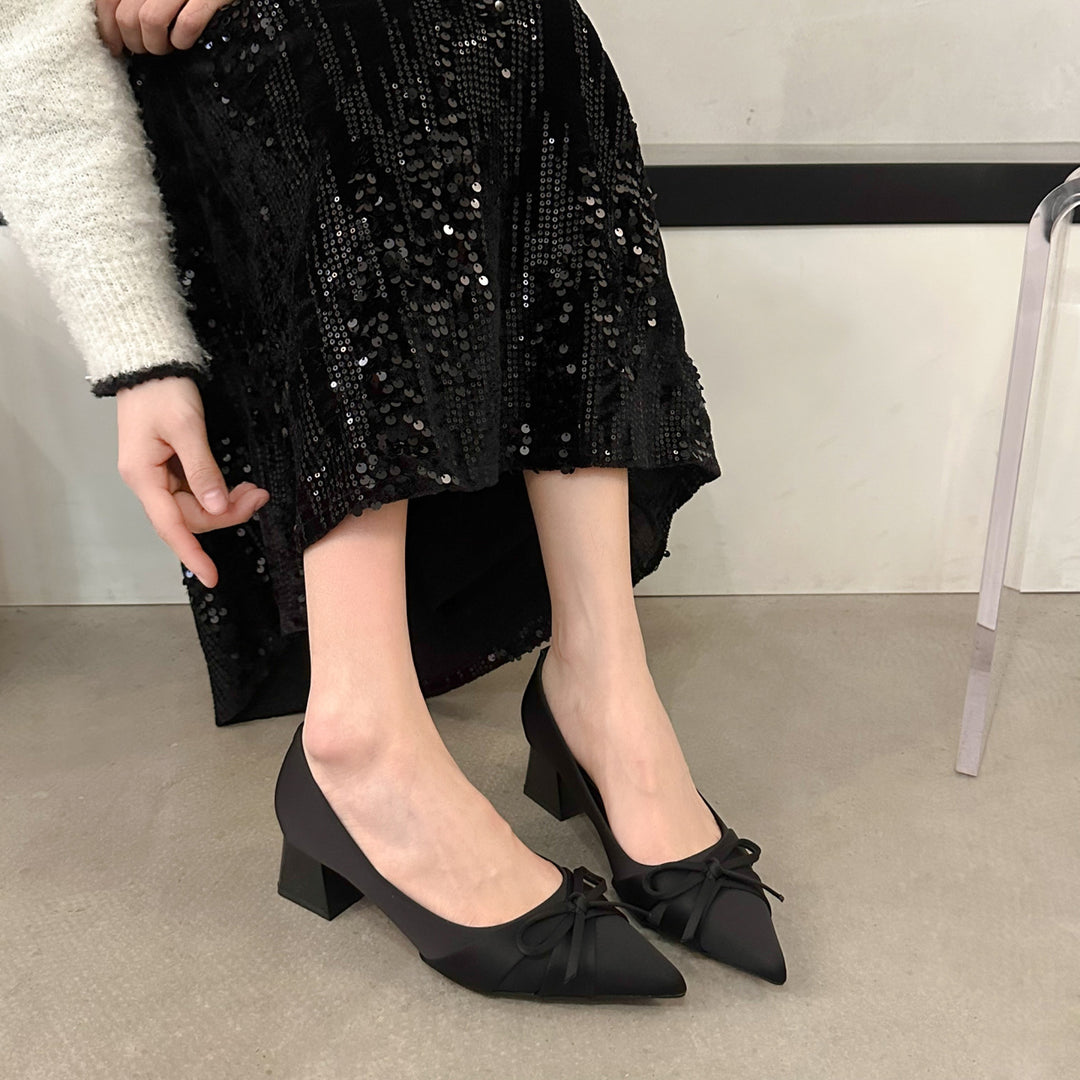 Damen Elegante Pumps mit zartem Schleifen-Detail und komfortablem Blockabsatz EB