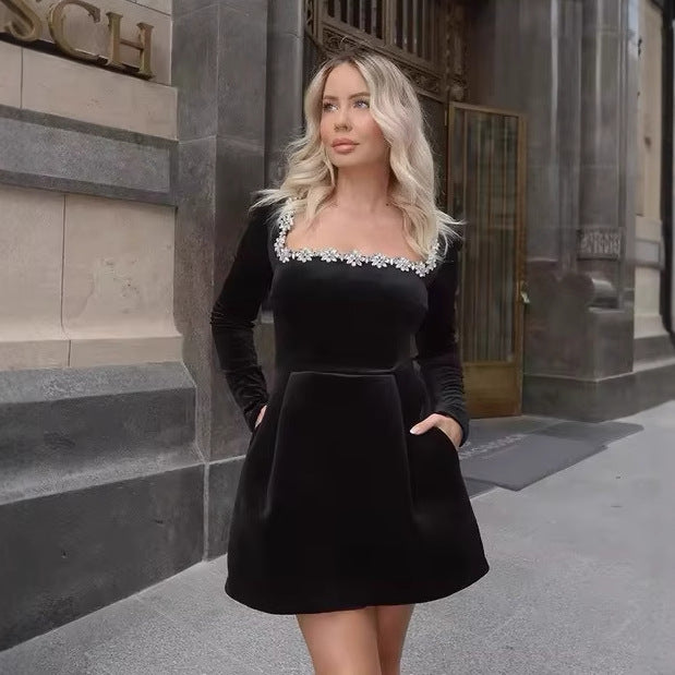 Damen elegantes Kleid mit schickem Rundhalsausschnitt und verzierter Detail EB