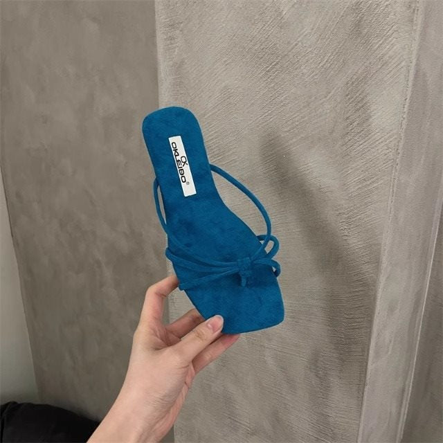 Damen Elegante und modische Slipper mit zarten Riemchen EB