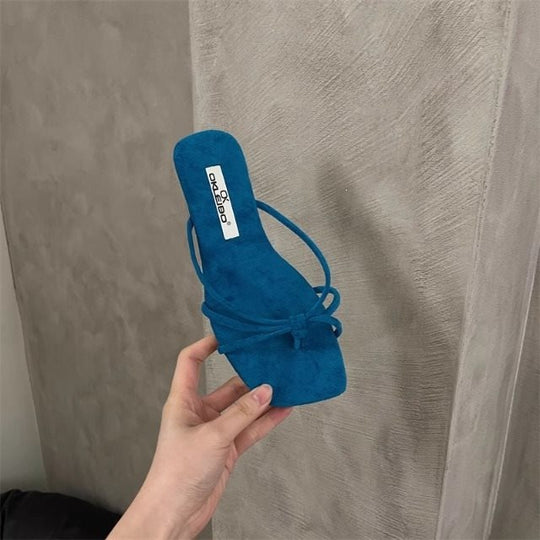 Damen Elegante und modische Slipper mit zarten Riemchen EB