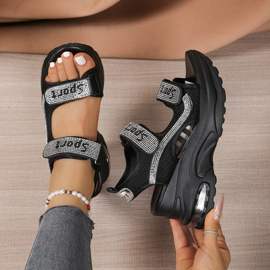 Damen Sportliche Wedge-Sandalen mit glitzernden Riemchen und komfortablem Fußbett EB