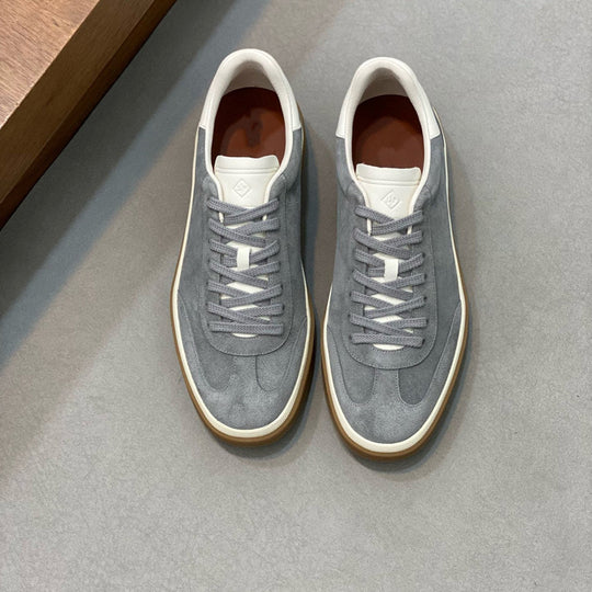 Damen Sneaker aus weichem Wildleder mit raffiniertem Schnürsystem EB