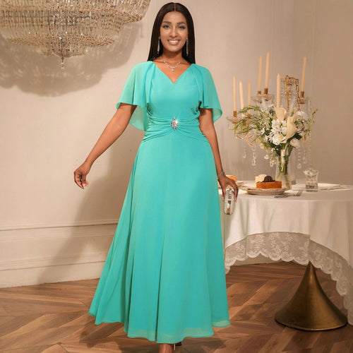Damen elegantes Maxi-Kleid mit schickem Faltendesign und glamouröser Brosche EB