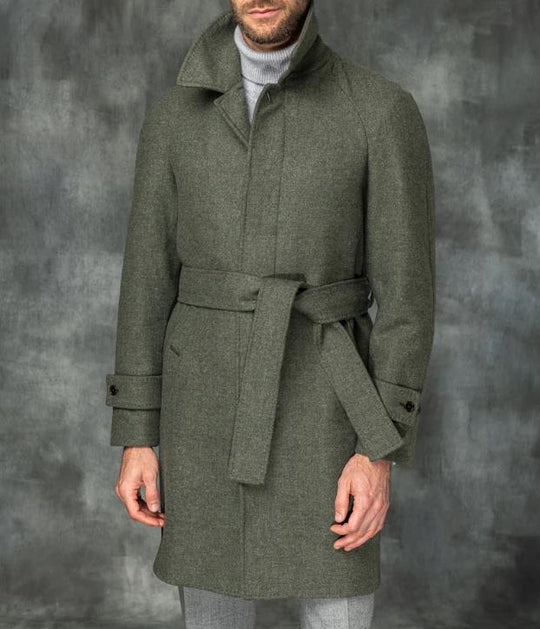 Herren eleganter Trenchcoat mit Taillengürtel und modernen Akzenten EB