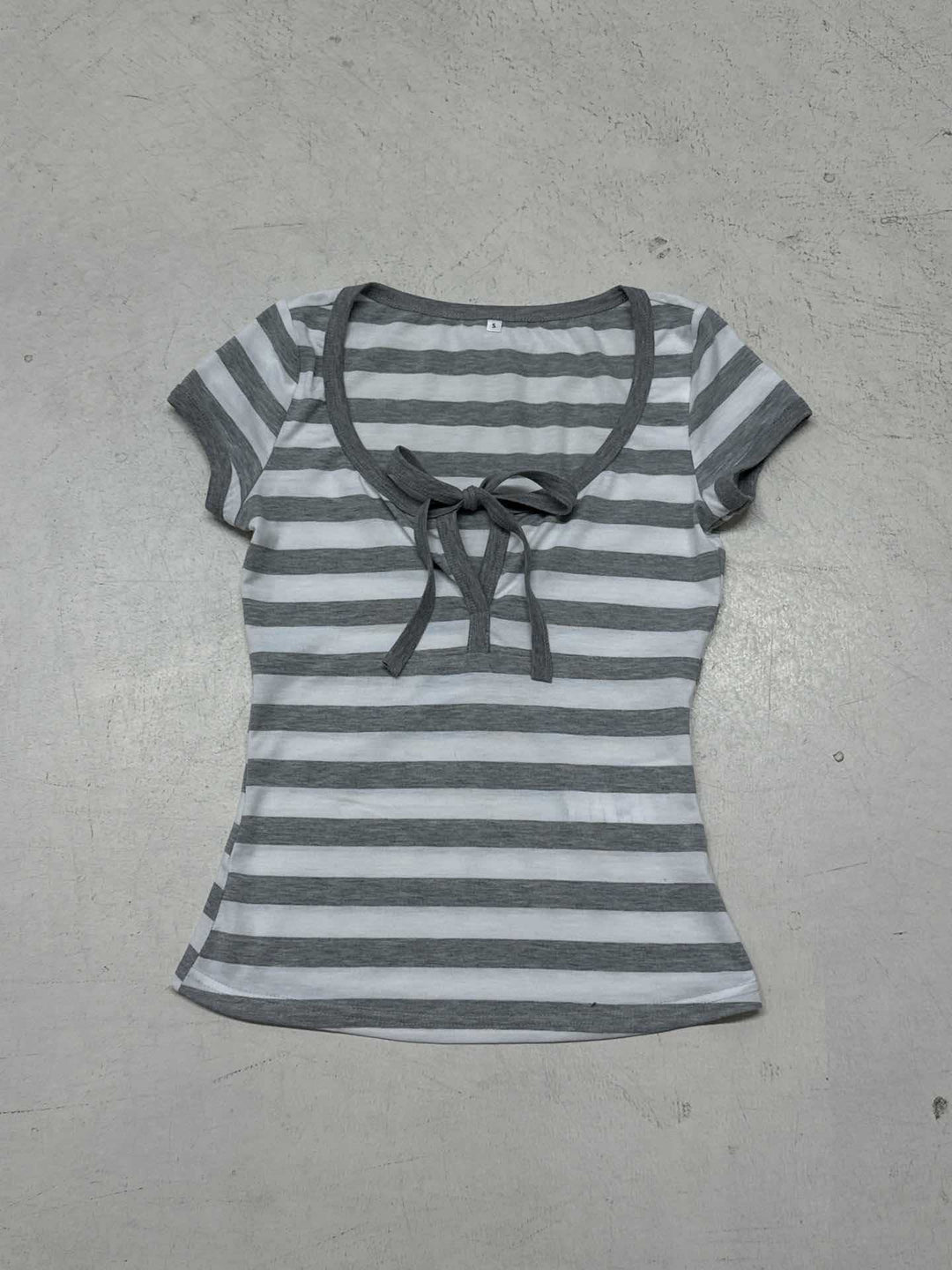Damen Kurzarm T-Shirt mit verspieltem Schnürdetail EB