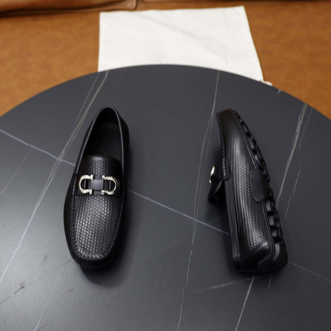 Damen Mokassin mit geflochtenem Leder und modischem Schnallen-Detail EB