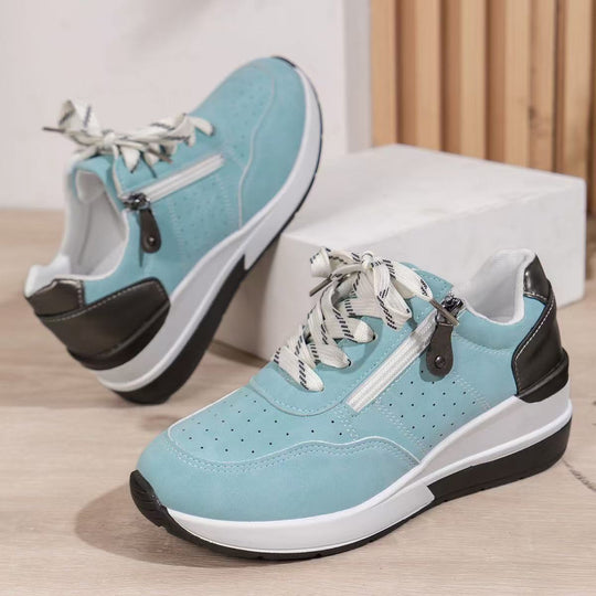 Damen sportive Plateau-Wedgesneaker mit seitlichem Zipper, perforiertem Nubuklook und dämpfender EVA-Sohle EB