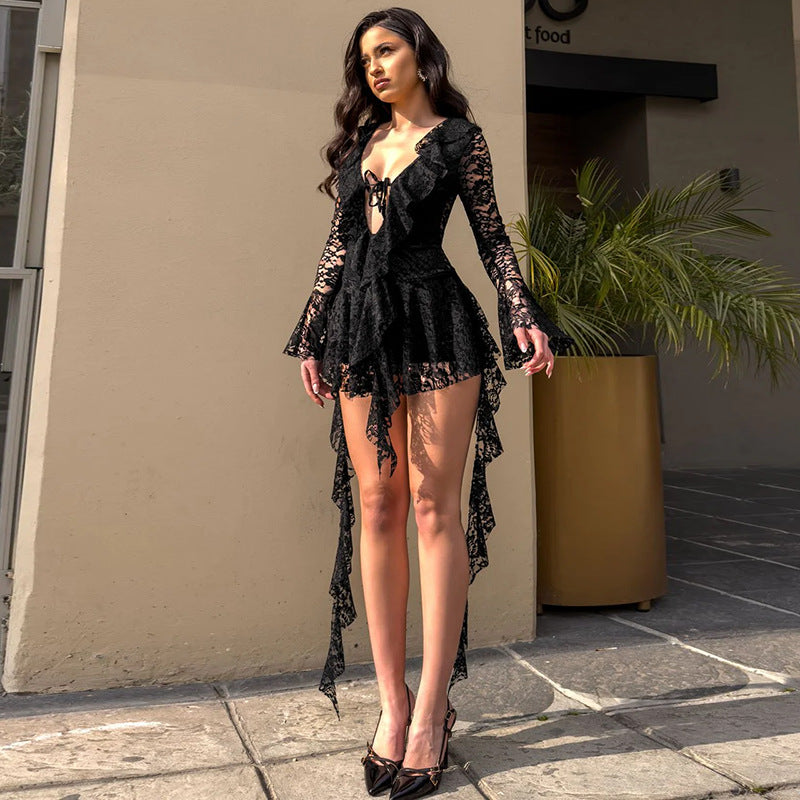 Damen verspielt und romantisches Spitzenkleid mit Rüschendetails und tiefem Ausschnitt EB