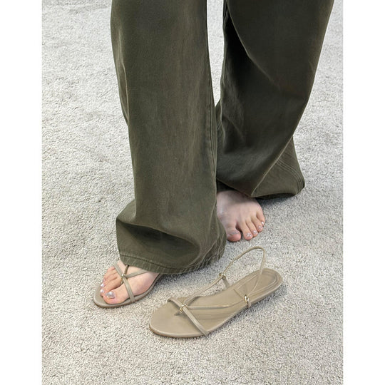 Damen Zehentrenner-Sandalen mit eleganten Riemen und goldenen Akzenten EB