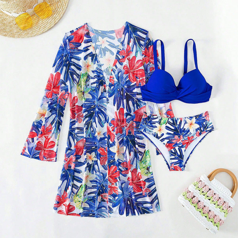 Damen bikini set mit floralem Überwurf und glamourösen Details EB