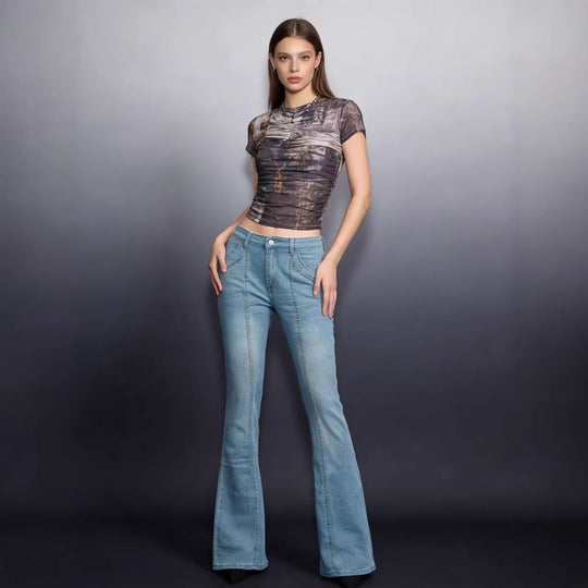 Damen nan hochgeschnittene taillierte Flared-Jeans mit mittiger Nahtführung und figurformender Hüftpartie EB