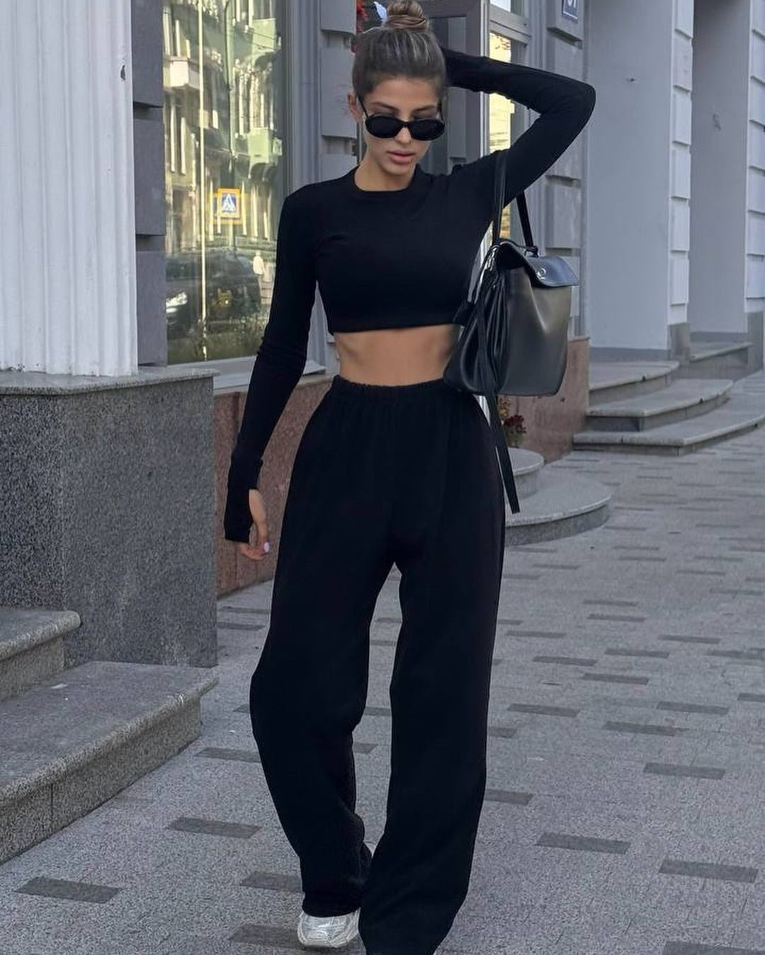 Damen Kurzes Langarm-Croptop mit Daumenloch und weite High-Waist Loungehose EB