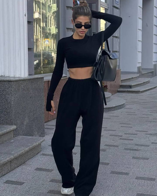 Damen Kurzes Langarm-Croptop mit Daumenloch und weite High-Waist Loungehose EB