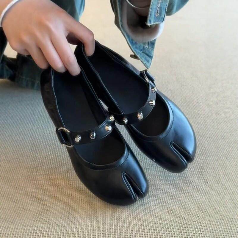 Damen Ballerinas mit dekorativen Nieten und komfortablem Riemchen EB