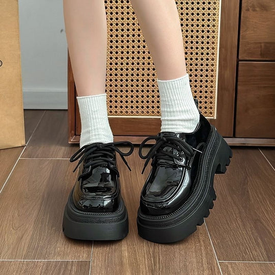 Damen Elegante Plateau Schnürschuhe mit glänzendem Obermaterial EB