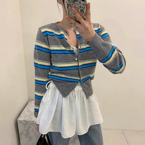 Damen sportliche Strickjacke mit modischem Streifenmuster und verspielten Knöpfen EB